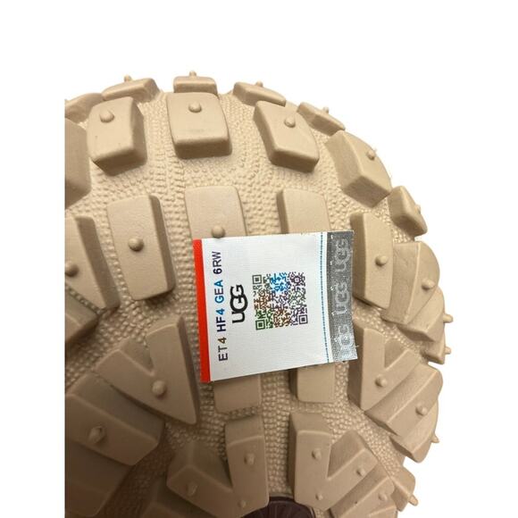 NWT! "UGG" KIDS Venture Daze Slip On Suede SZ 3Y Thick Tread Embroidered Accent - Picture 11 of 11